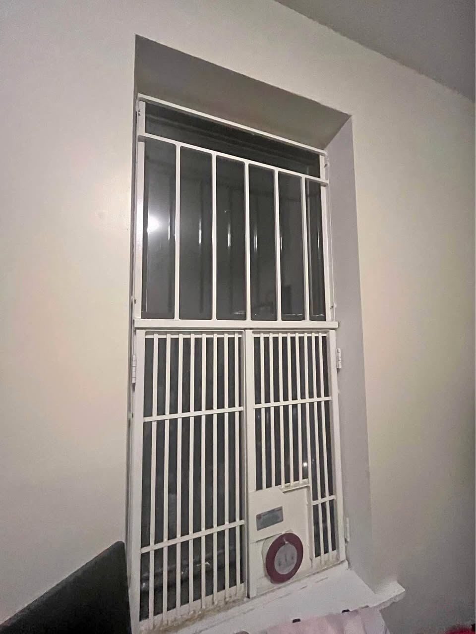 Fire-safe window gate