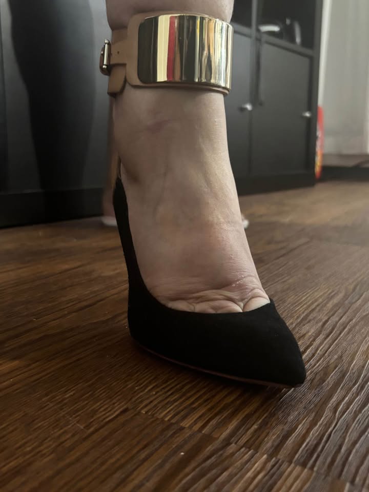 Guess by Marciano heals - photo 3