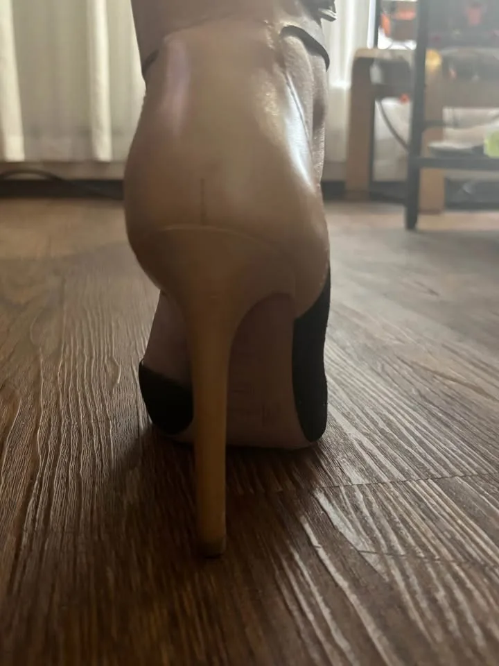 Guess by Marciano heals image indicator(5)