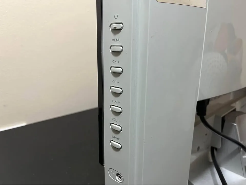 Vizio VX20L 20” HDTV Retro Monitor image indicator(6)