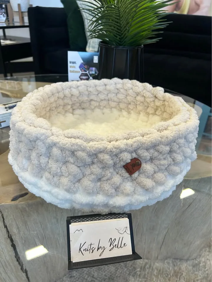 Chunky Knit Pet Bed image indicator(2)