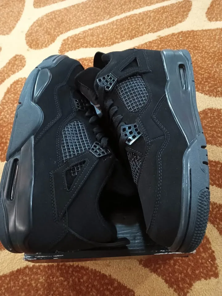 Jordan 4 black cats image indicator(2)