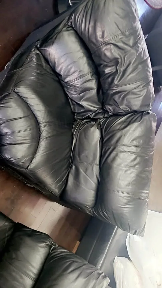 Leather Couch For Sale!!! image indicator(3)