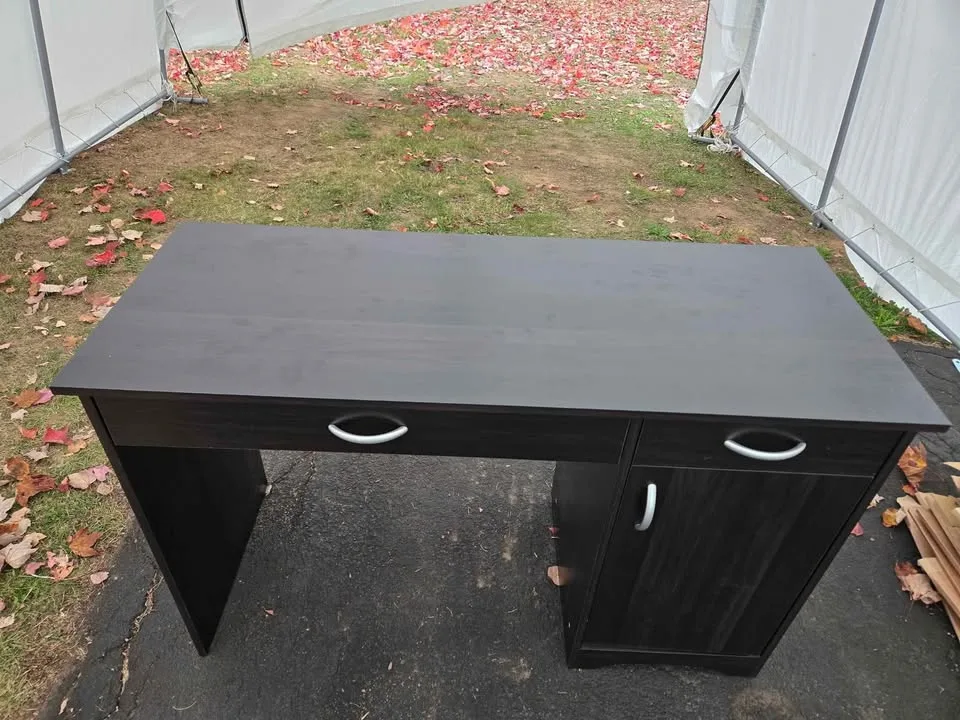 Computer Desk with Adjustable Shelves image indicator(4)