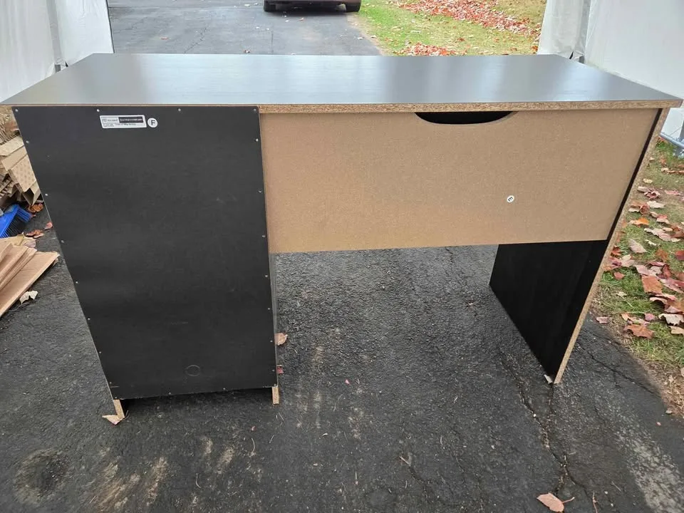 Computer Desk with Adjustable Shelves image indicator(7)