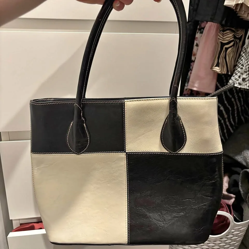 Vintage y2k Wilson’s Leather Shoulder Bag