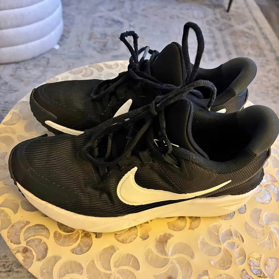 Nike Star Runner Size 6Y Sneakers 👟