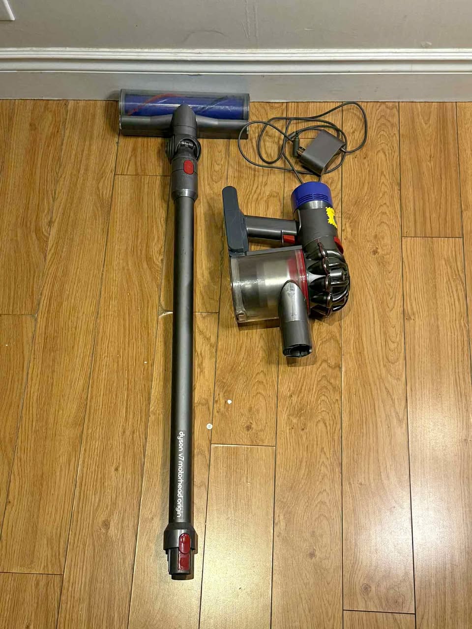 Dyson V8 Cordless Stick Vacuum – New Battery & Charger