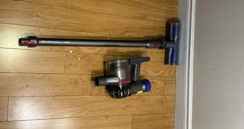 Dyson V8 Cordless Stick Vacuum – New Battery & Charger image indicator(2)