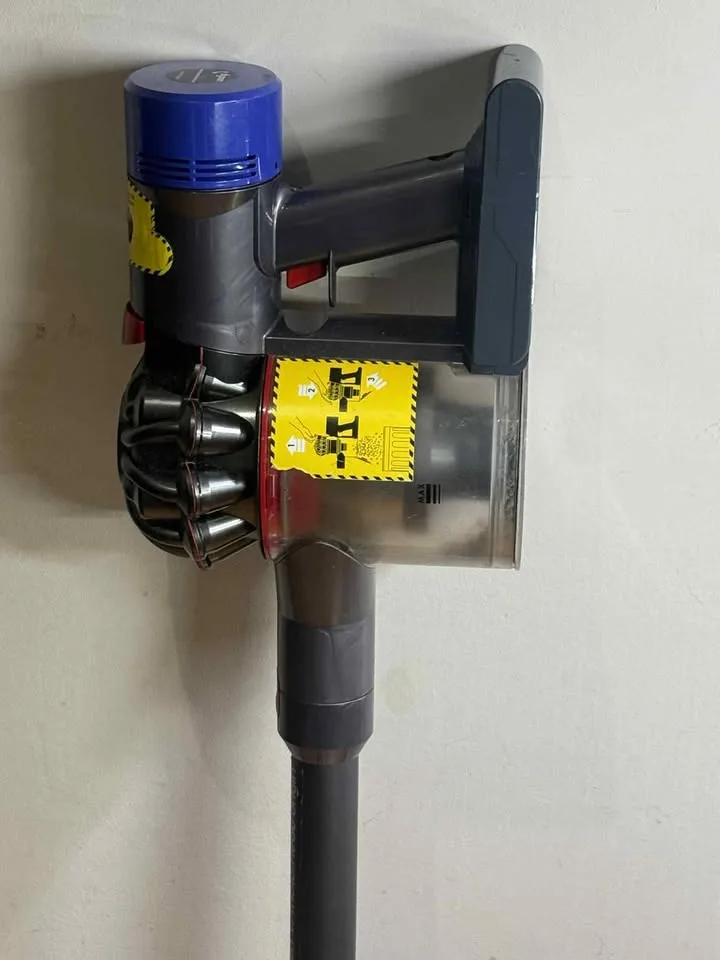 Dyson V8 Cordless Stick Vacuum – New Battery & Charger image indicator(4)