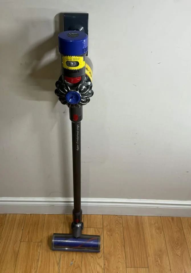 Dyson V8 Cordless Stick Vacuum – New Battery & Charger image indicator(5)
