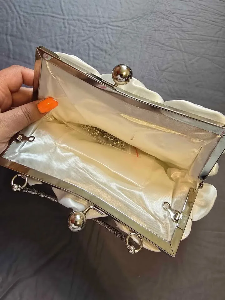 Elegant White Rose Clutch Purse — Brand New (Small Mark) ✨ image indicator(2)