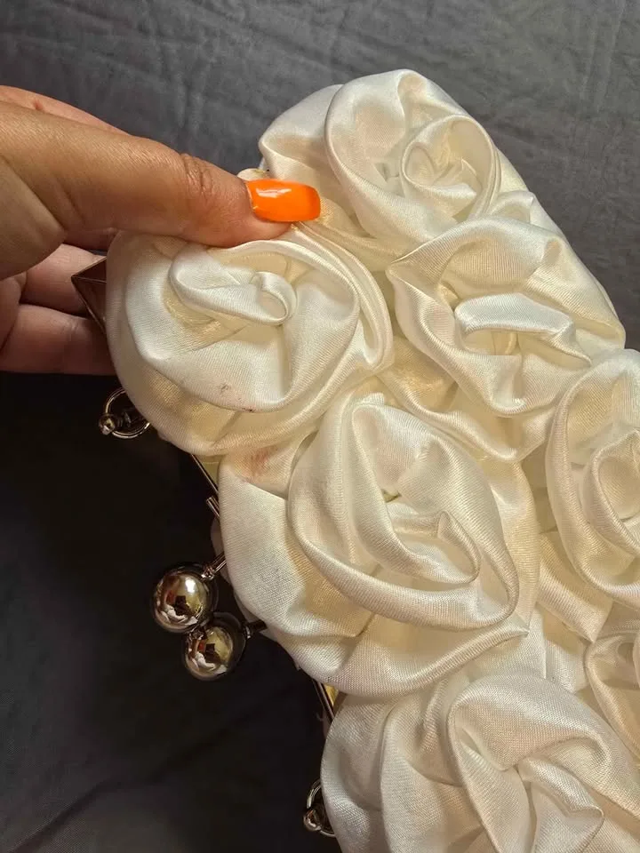 Elegant White Rose Clutch Purse — Brand New (Small Mark) ✨ image indicator(4)