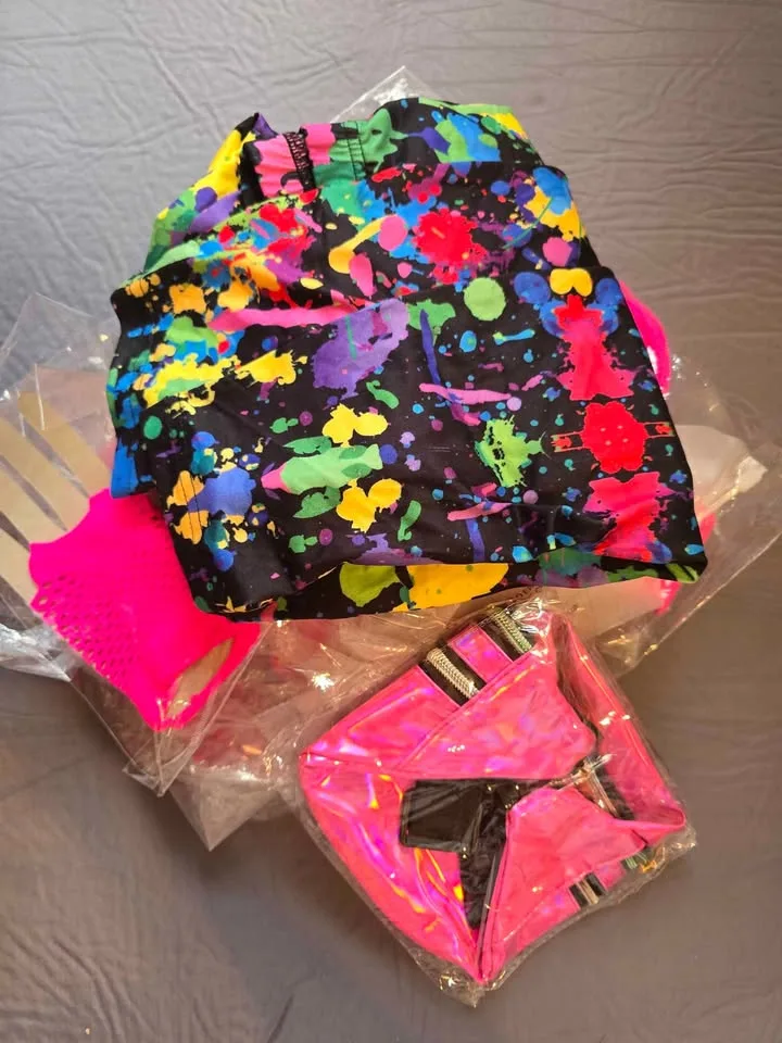 🎉 Brand New “I ❤️ The 80’s” Costume Set — Size L-XL 🎃 image indicator(4)