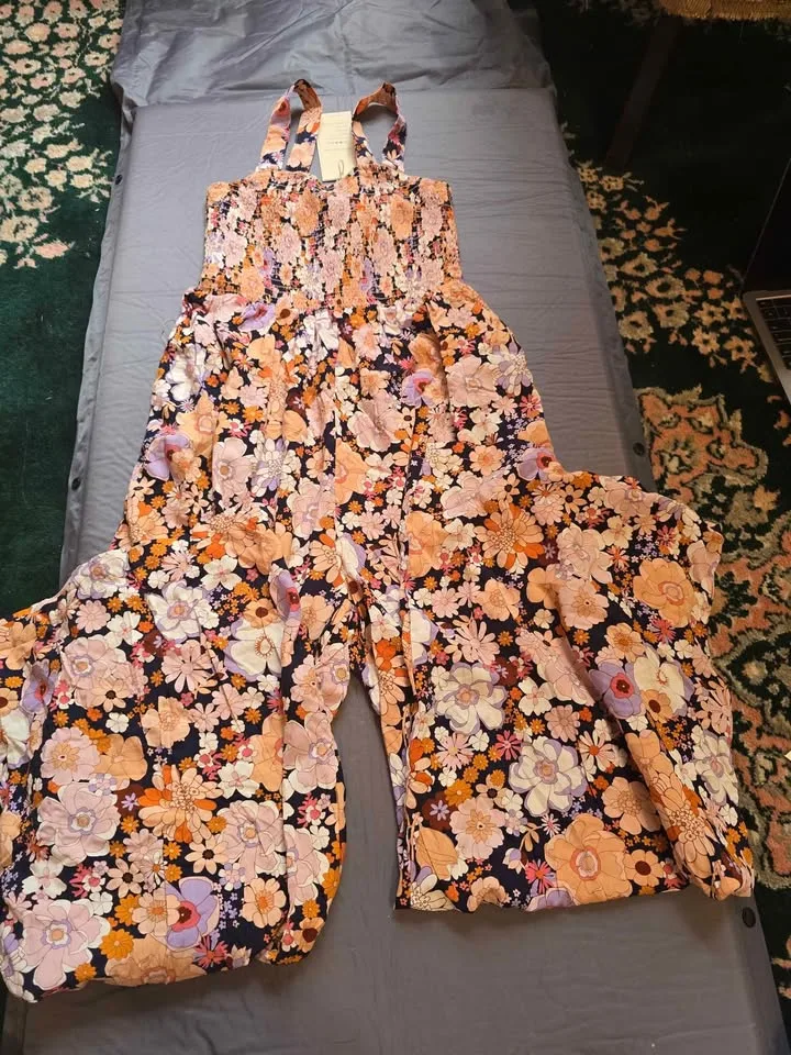 🌸 Brand New Size Small- Medium Dokotoo Floral Jumpsuit 🌼 image indicator(2)