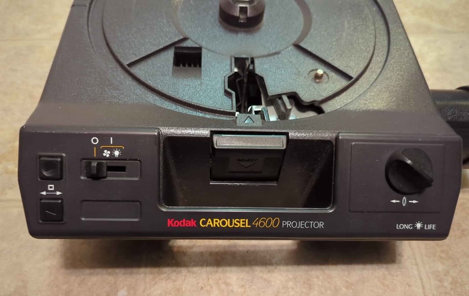 Kodak 4600 Slide Projector Carousel, No Slide Tray, Works - photo 2