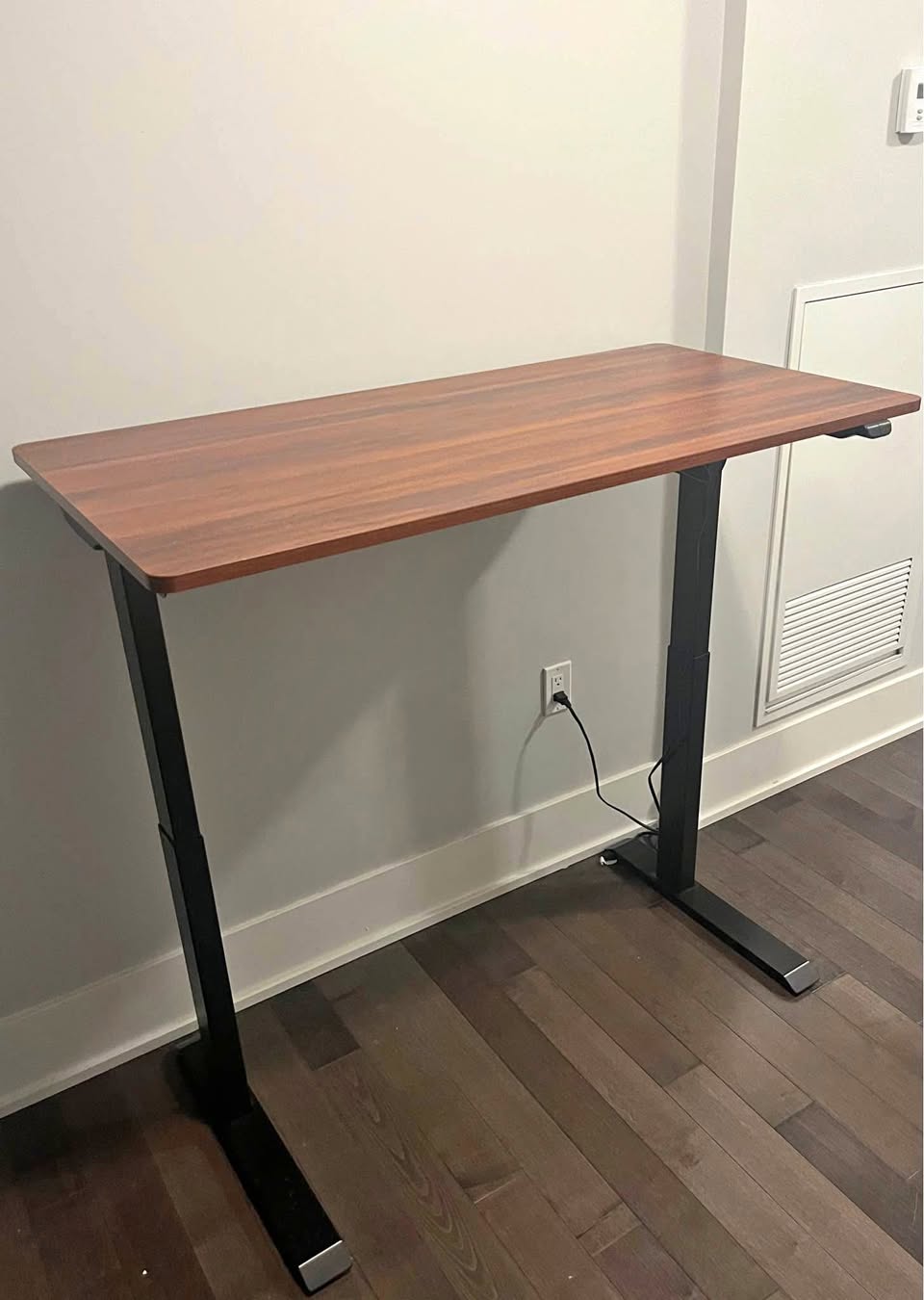 Structube Lever Standing Desk
