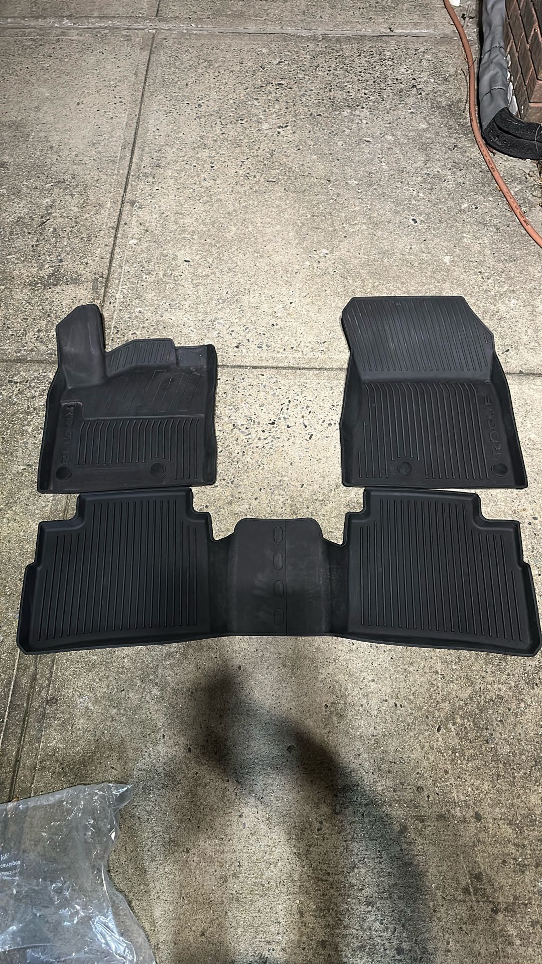 Nissan Rogue 2022 Floor Mat 🥕