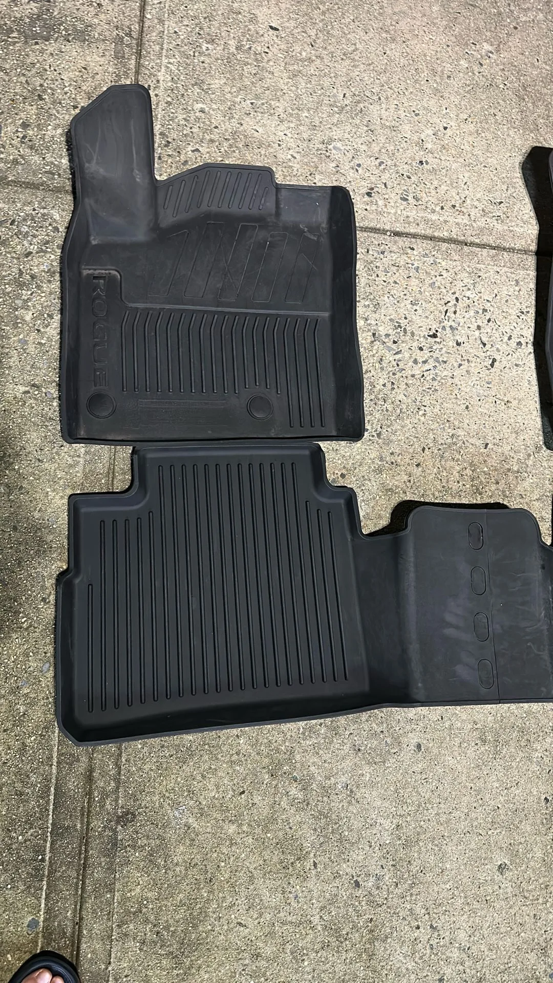 Nissan Rogue 2022 Floor Mat 🥕 image indicator(2)