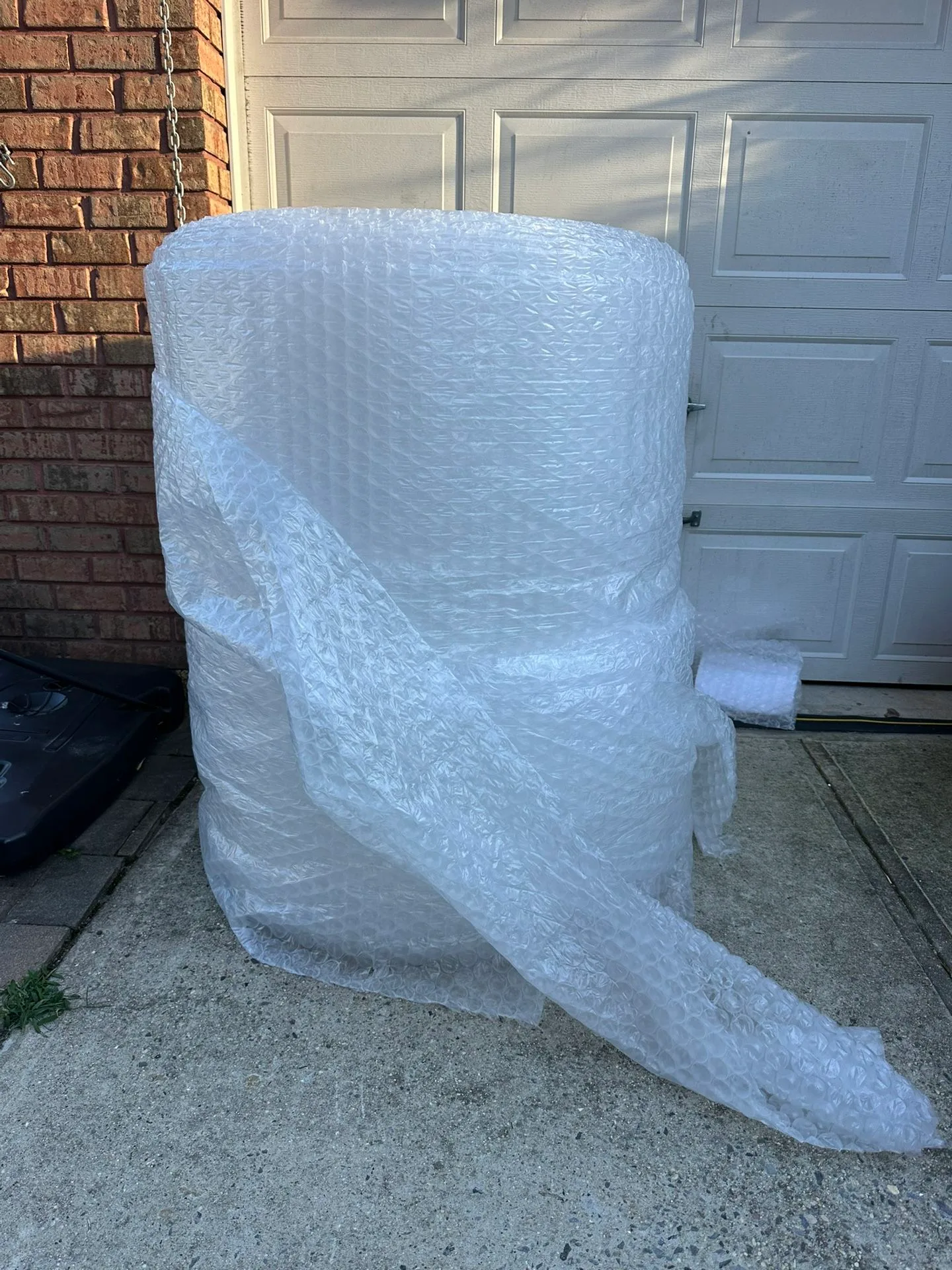 Uline Bubble Cushioning Wrap Rolls 24" x 250' (2 Rolls) thumbnail