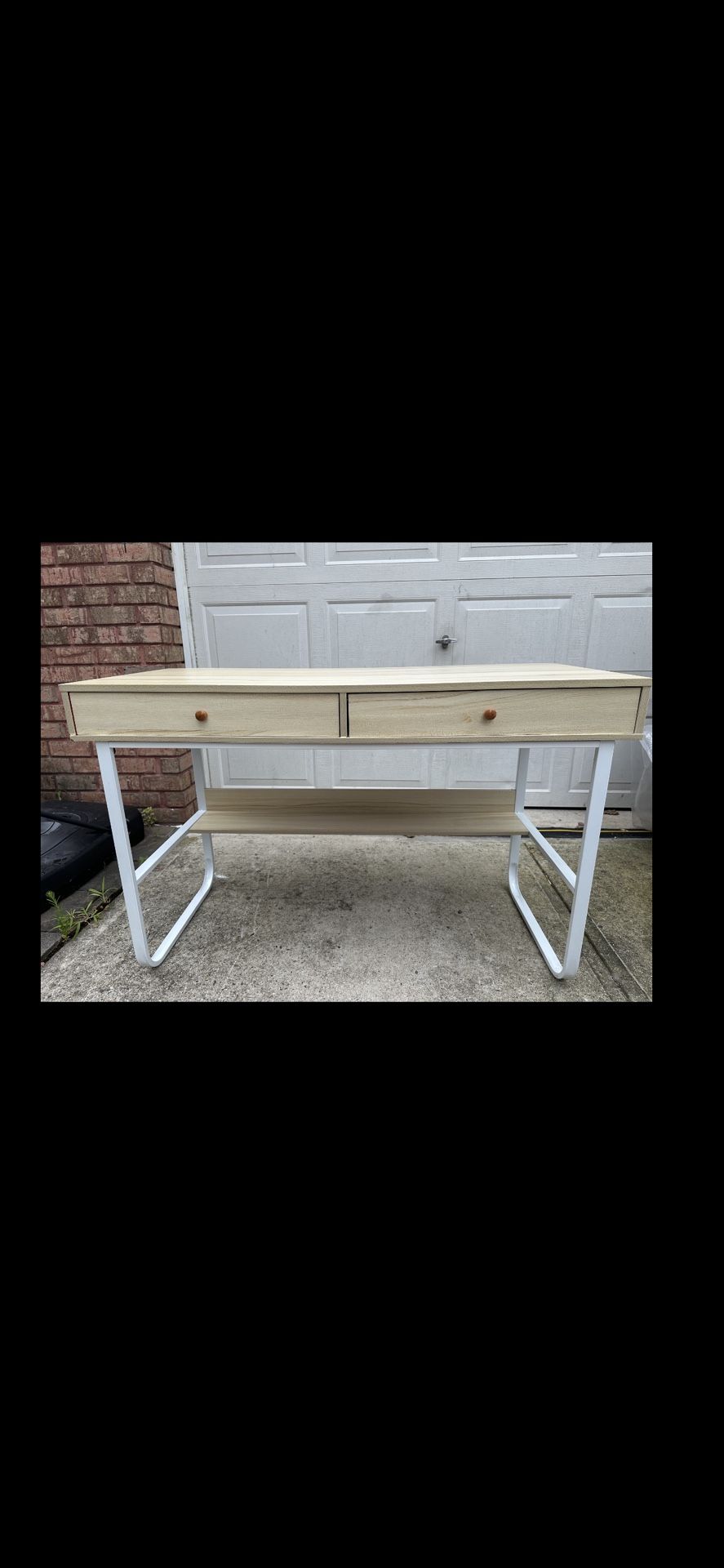 Computer Desk 💻 47 Inch L , 30inch H , 20 Inch W 🥕