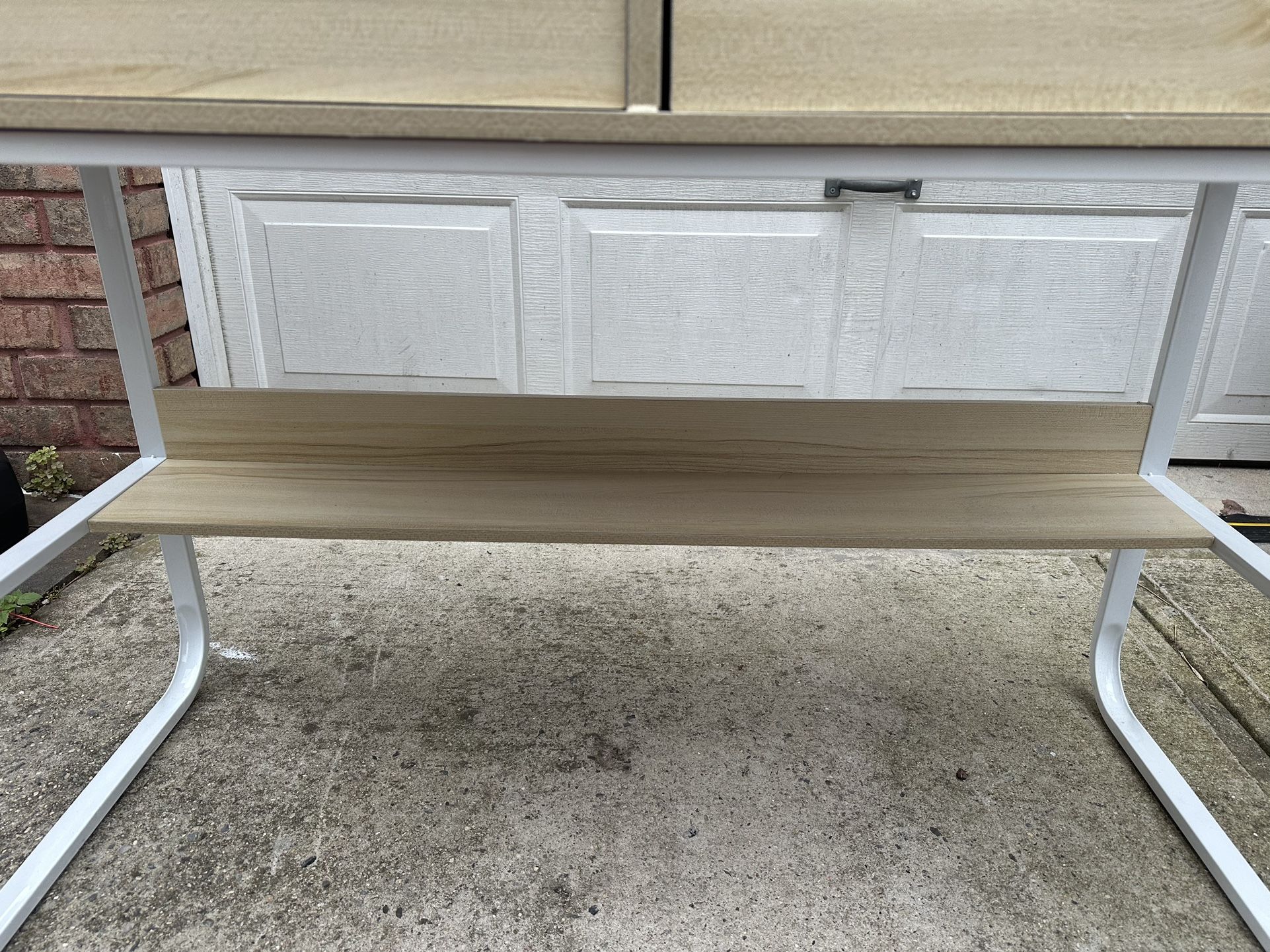 Computer Desk 💻 47 Inch L , 30inch H , 20 Inch W 🥕 - photo 2