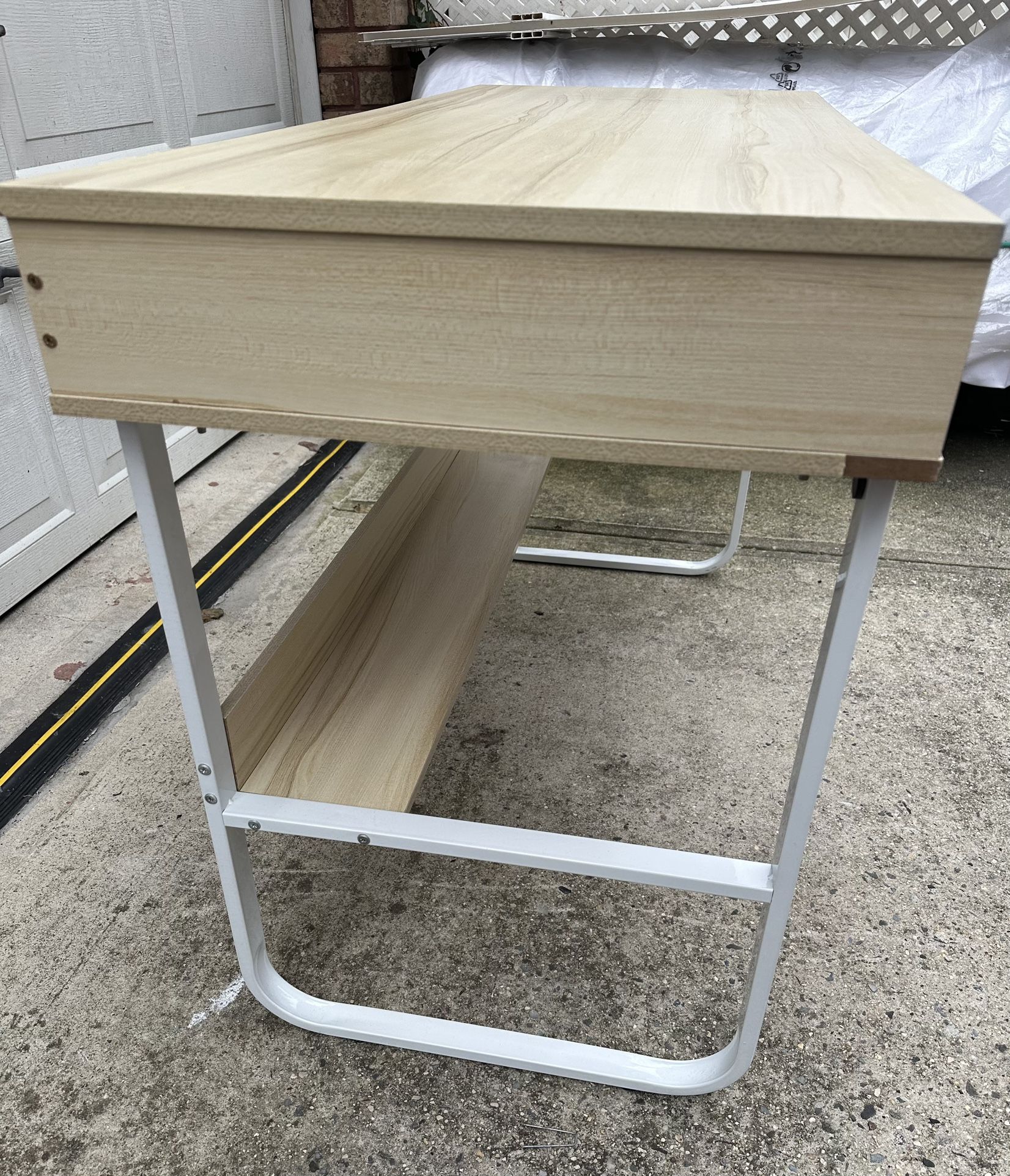Computer Desk 💻 47 Inch L , 30inch H , 20 Inch W 🥕 - photo 3