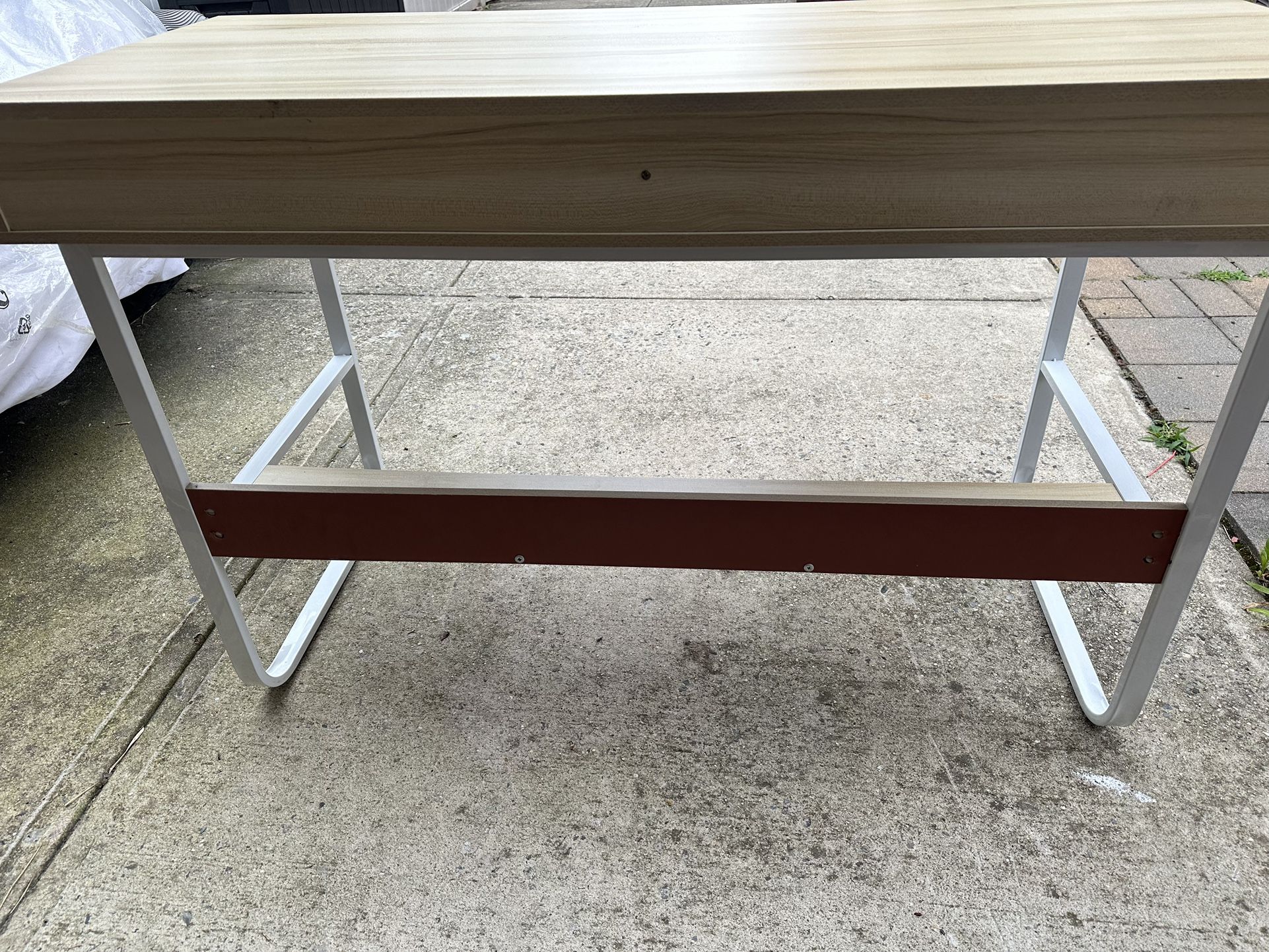 Computer Desk 💻 47 Inch L , 30inch H , 20 Inch W 🥕 - photo 5