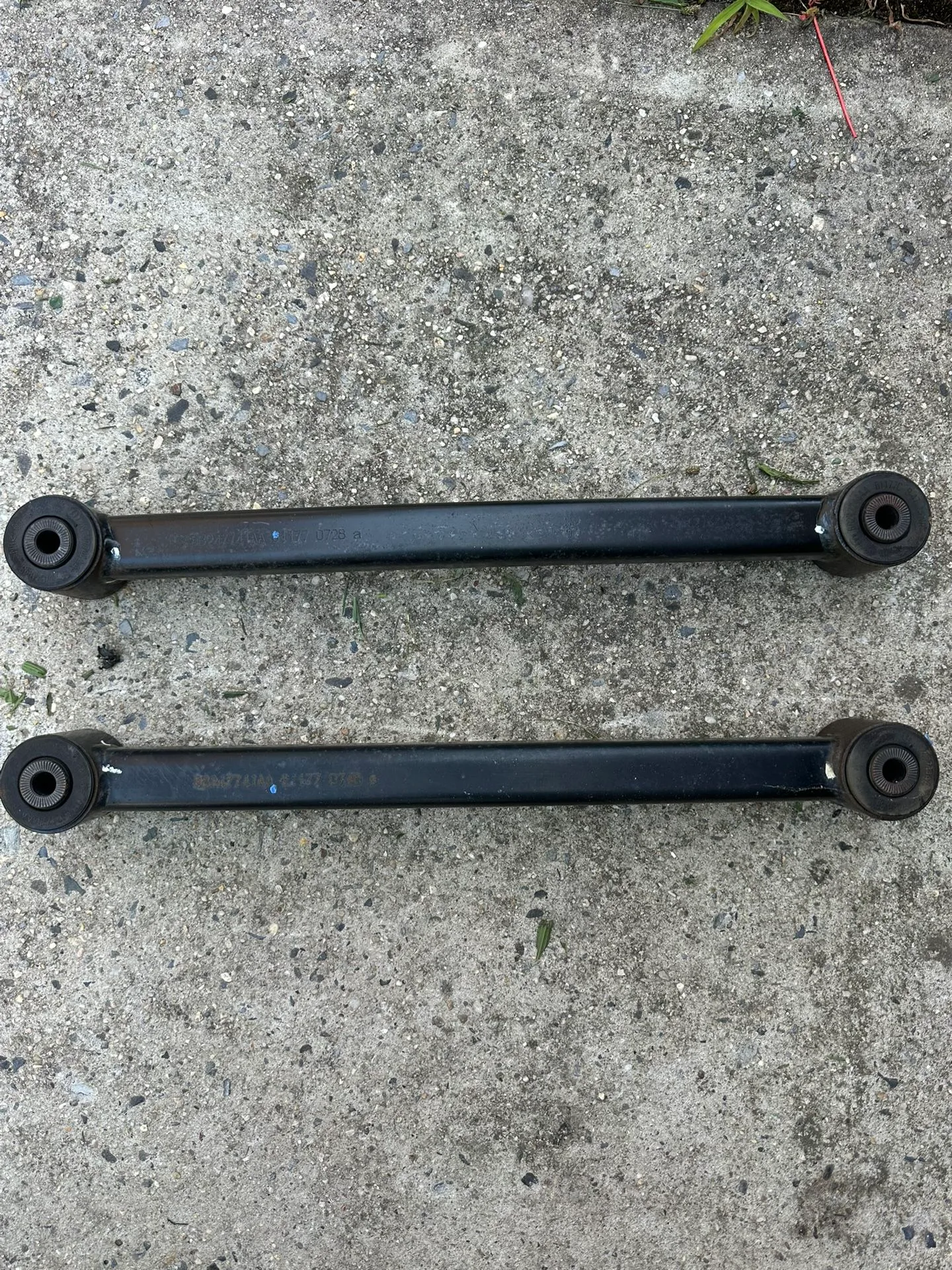 2018-2024 Wrangler Unlimited JL Lower Rear Control Arms OEM thumbnail