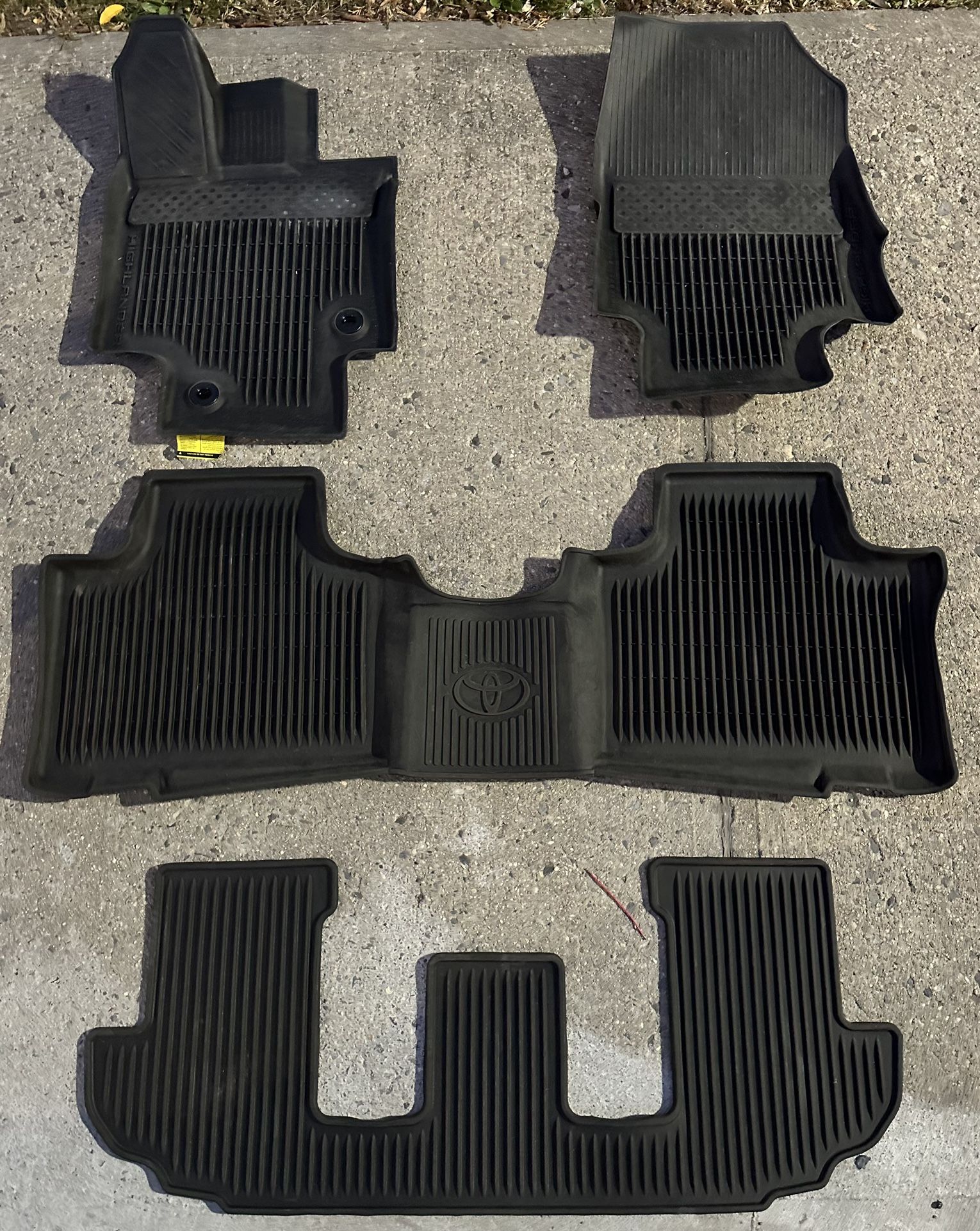 Toyota Highlander 2024 Floor Mat / 3rd Row Seat Model 🚙 🥕
