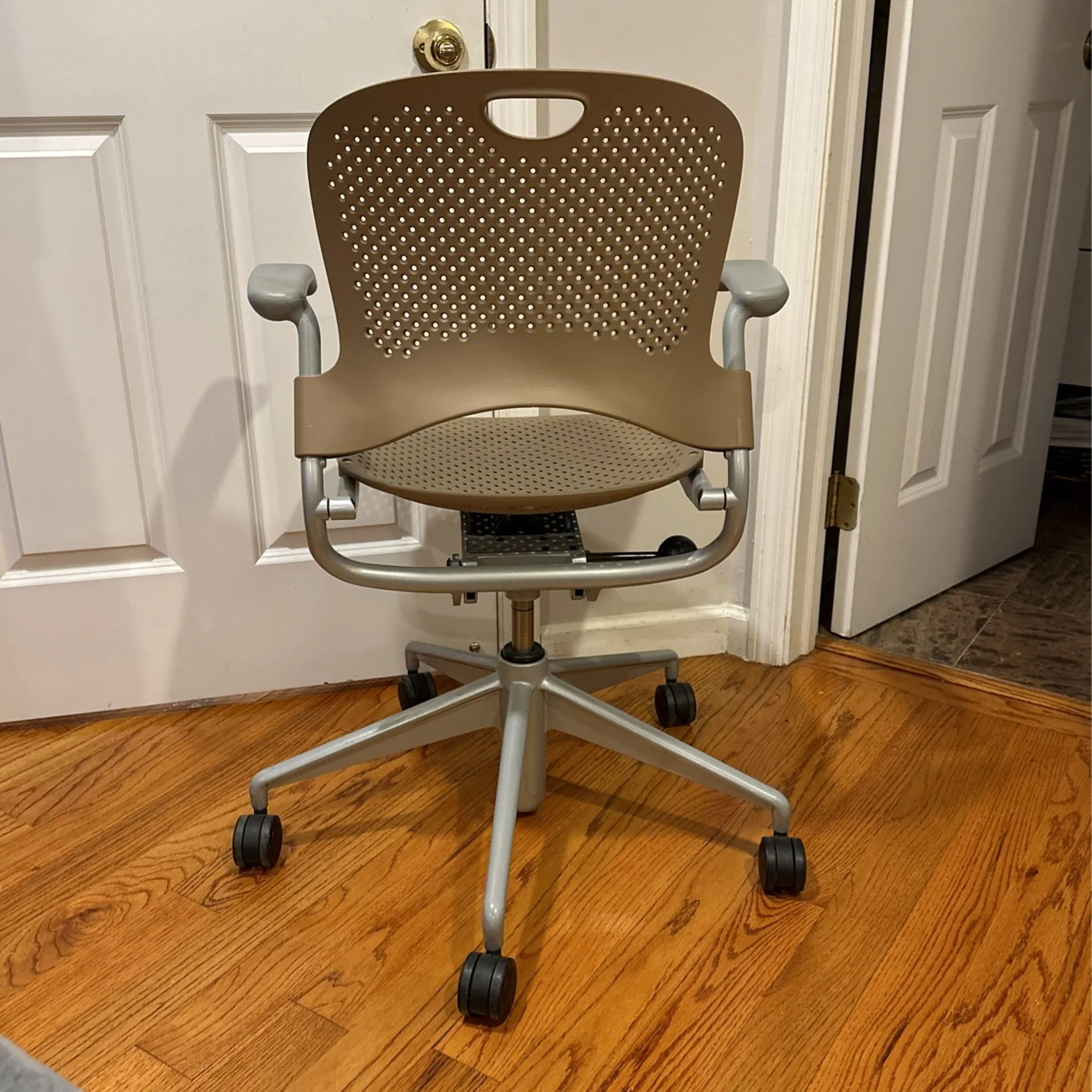 HermanMiller Office Chair 🪑🥕 image indicator(2)