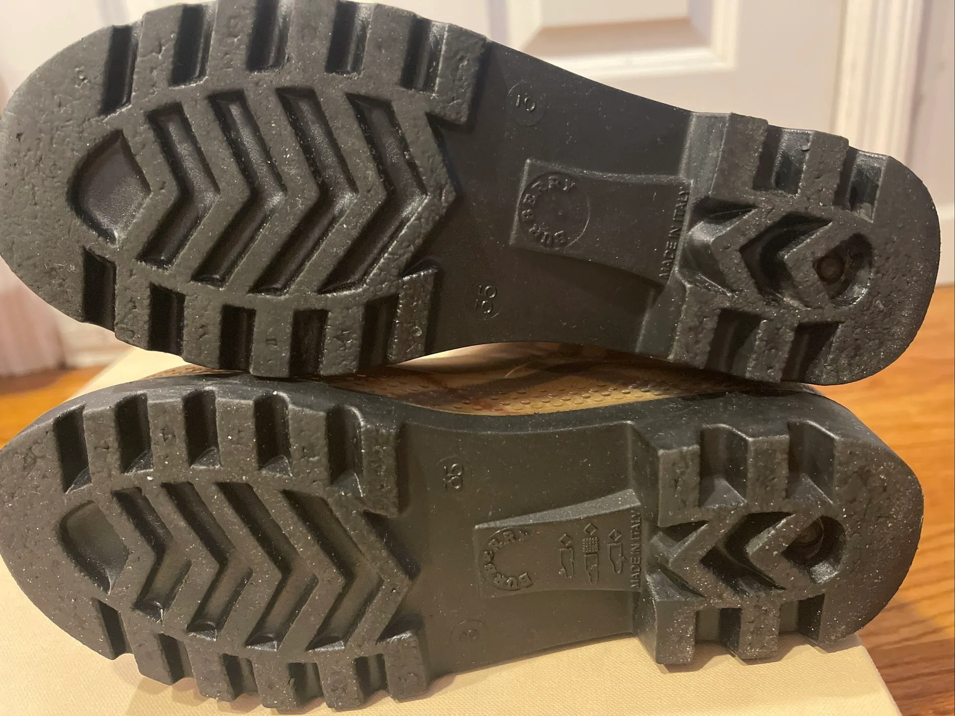 Burberry Wellies Size 35 / 5 🥕 image indicator(3)