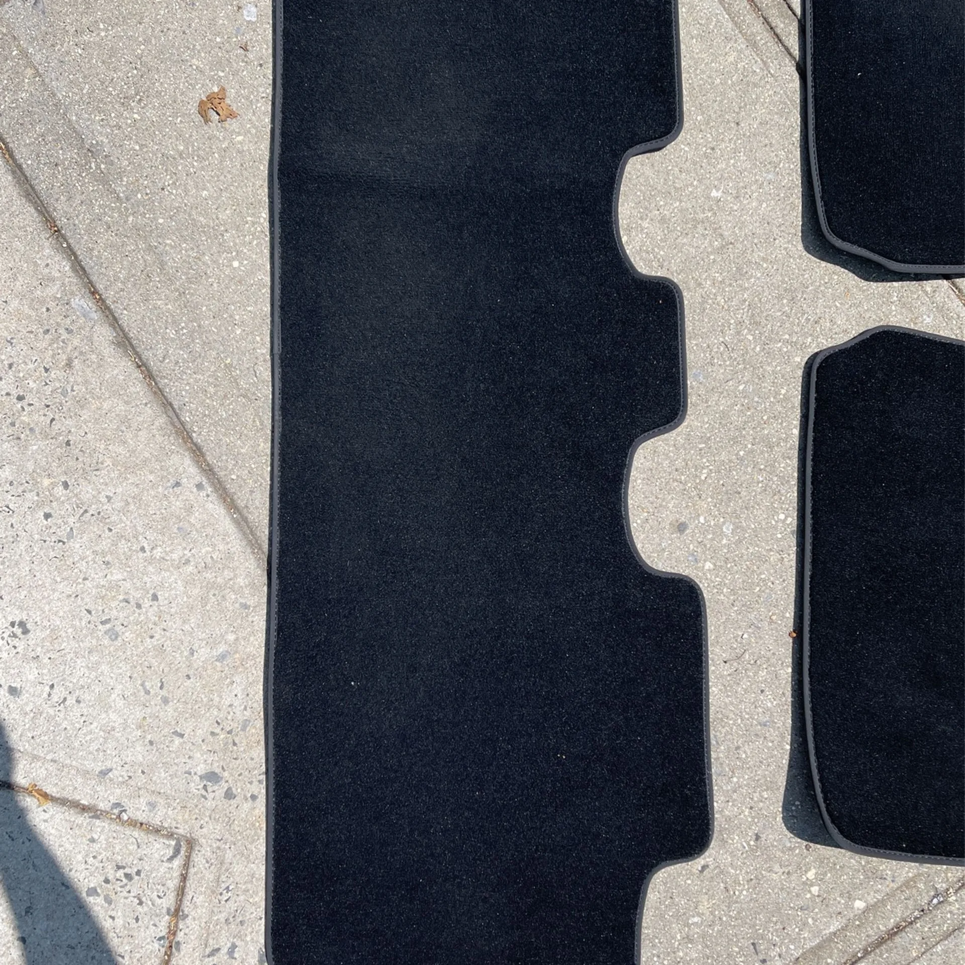 Tesla Model Y 2023 Floor Mat OEM 🥕 image indicator(2)