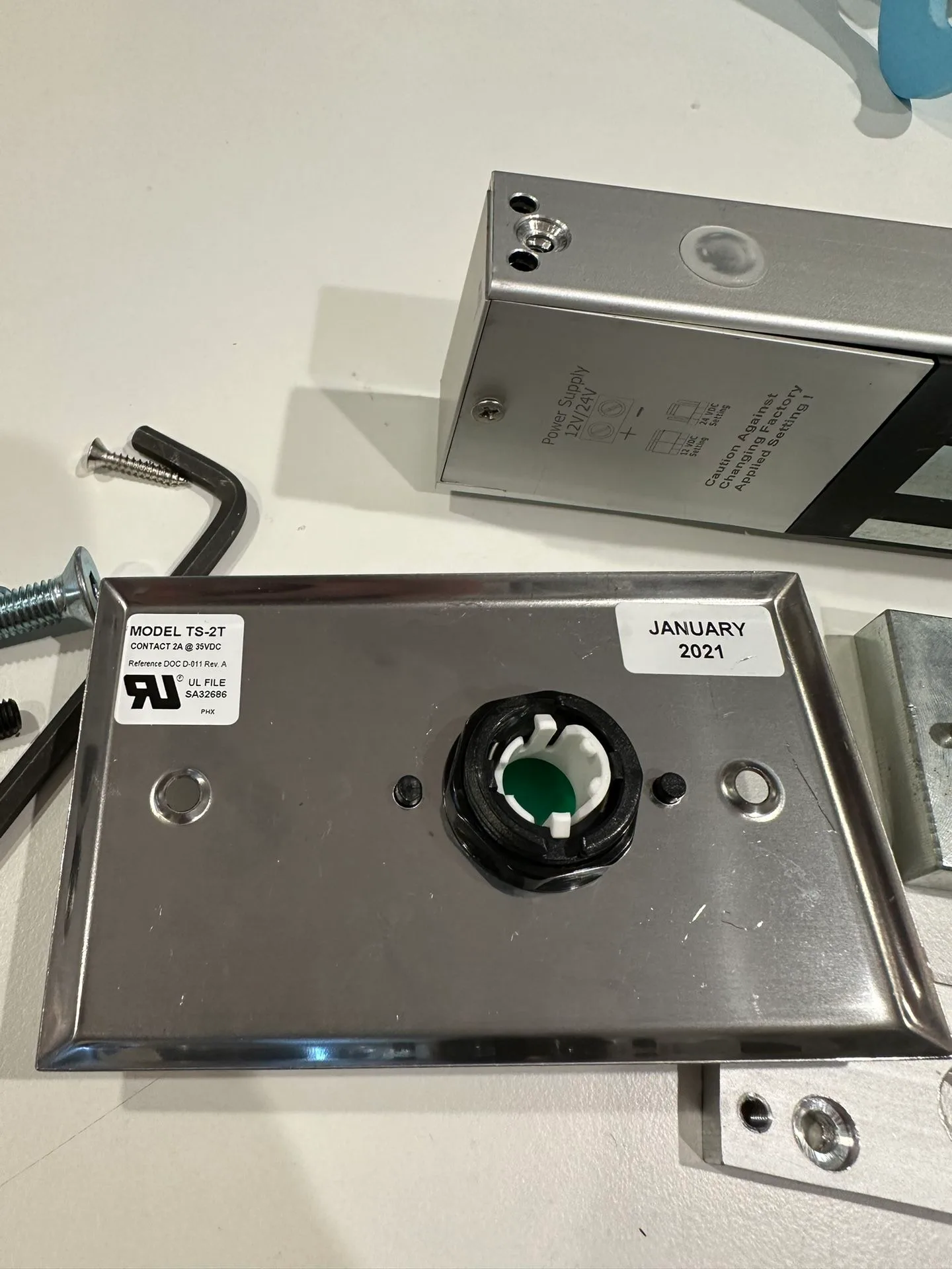 Wbox technology model: OE-MAG 600LB MFG Date : 05/2020 image indicator(3)