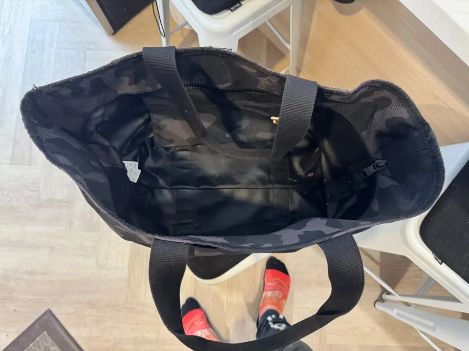 Banana Republic Beach/Tote Bag image indicator(2)