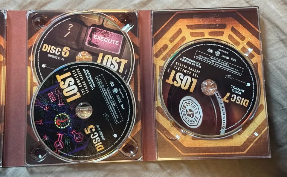 LOST DVD- complete season 1 & 2 image indicator(8)