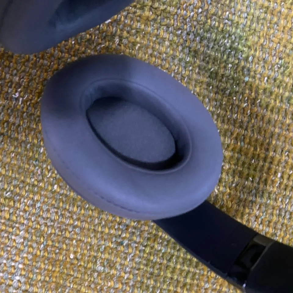 Beats Studio3 Wireless Over-Ear Headphones - Grey image indicator(4)