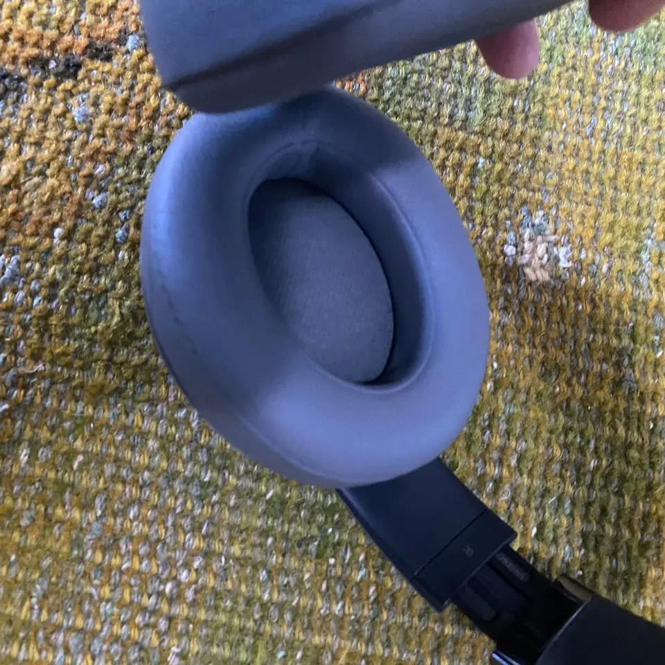 Beats Studio3 Wireless Over-Ear Headphones - Grey image indicator(5)