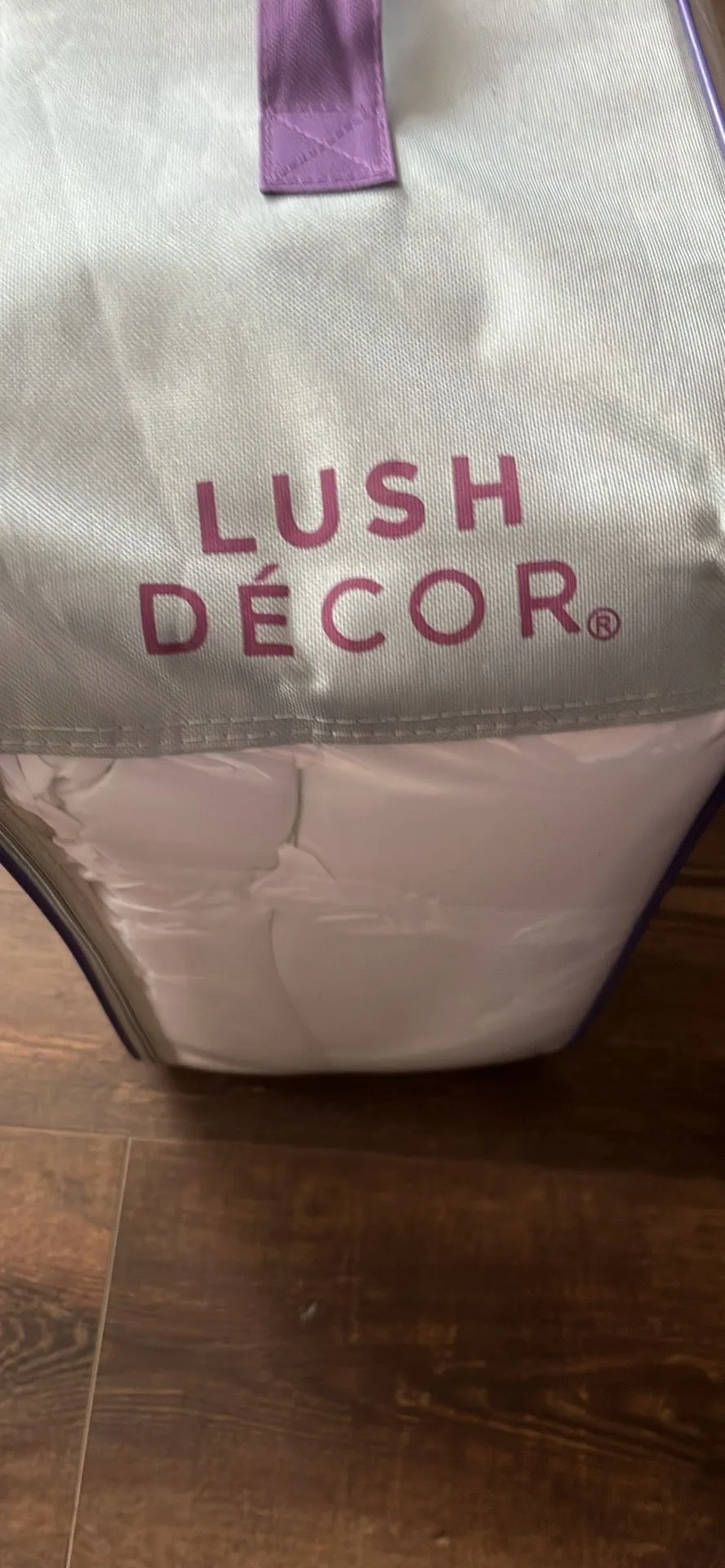 Lush Decor King Size 3Pc Comforter image indicator(2)