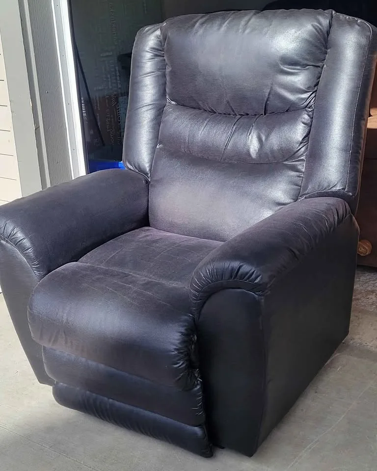 Big Black Faux Leather LaZBoy Electronic Recliner image indicator(3)