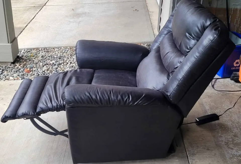 Big Black Faux Leather LaZBoy Electronic Recliner image indicator(7)