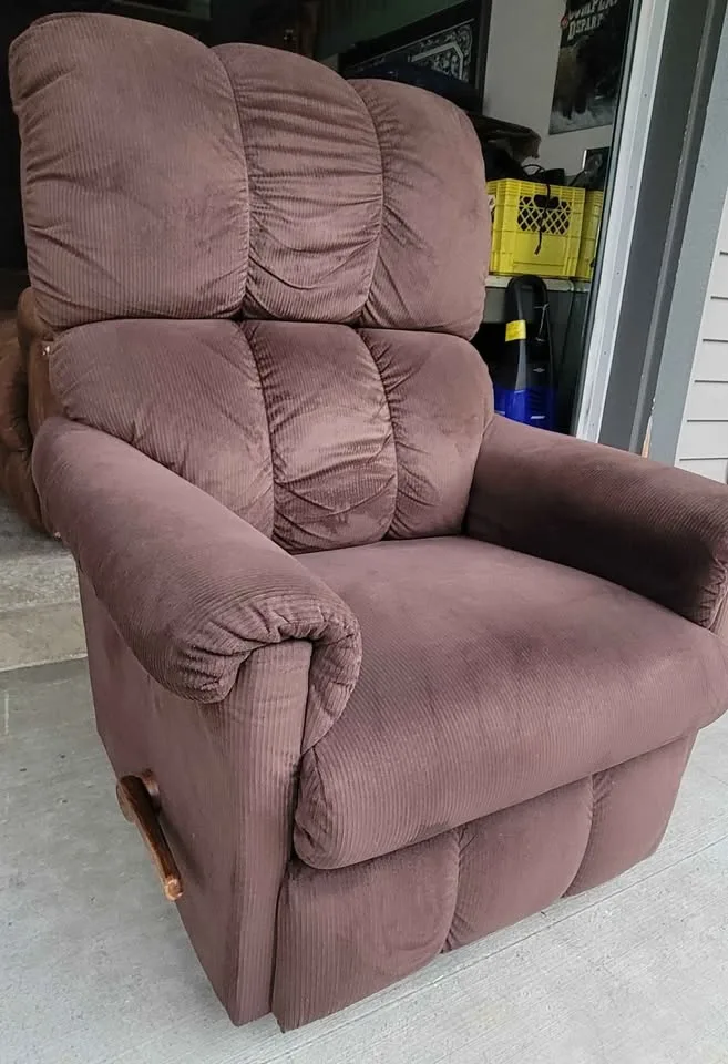 Chocolate Brown LaZboy Pinnacle Recliner image indicator(2)