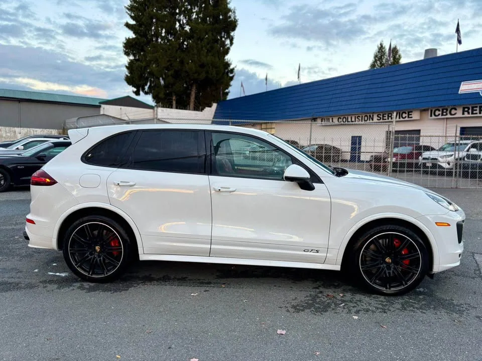 2016 Porsche cayenne gts image indicator(3)