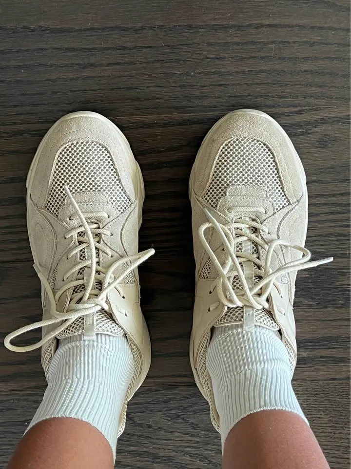 Steve Madden Light Shoes image indicator(2)