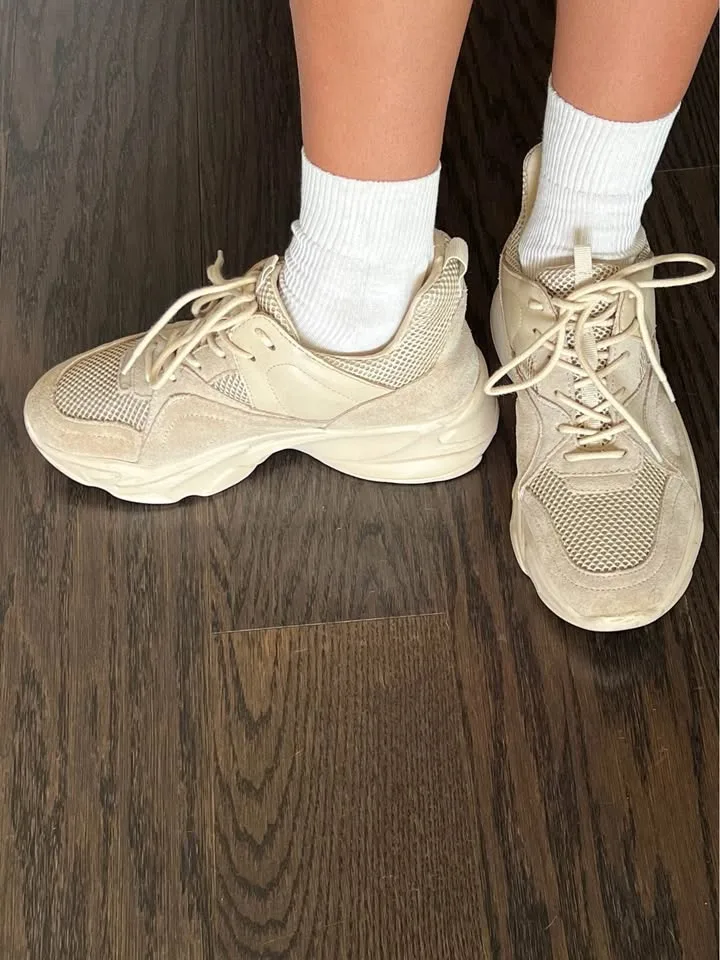 Steve Madden Light Shoes image indicator(3)