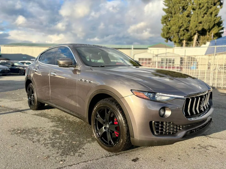 2017 Maserati Levante · Levante image indicator(2)