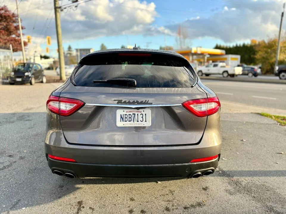 2017 Maserati Levante · Levante image indicator(5)