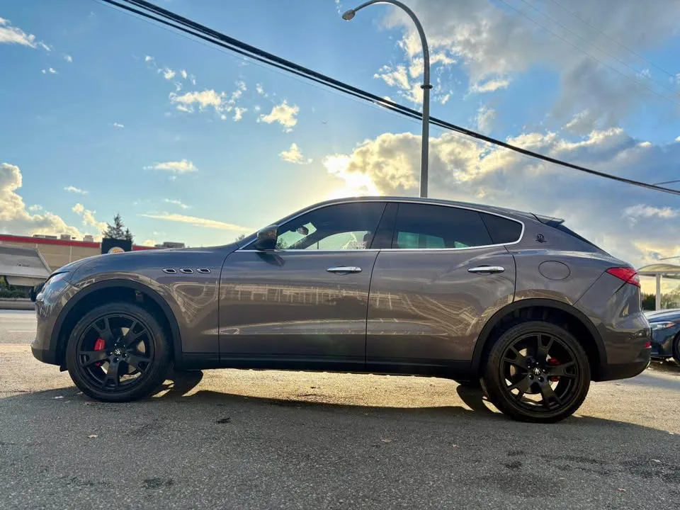 2017 Maserati Levante · Levante image indicator(7)