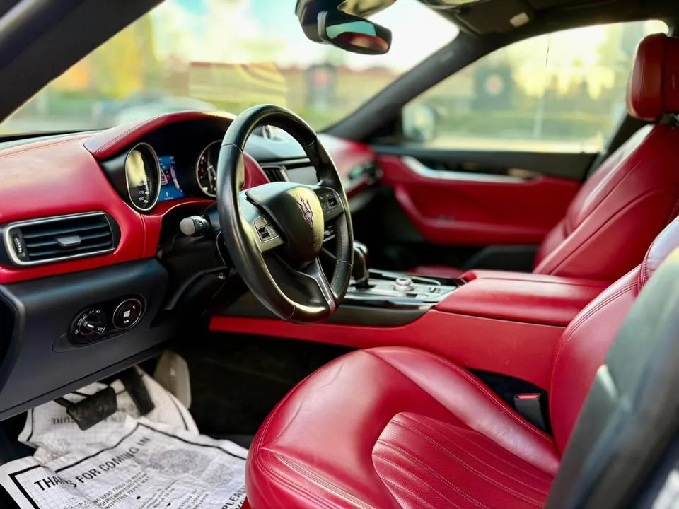 2017 Maserati Levante · Levante image indicator(9)