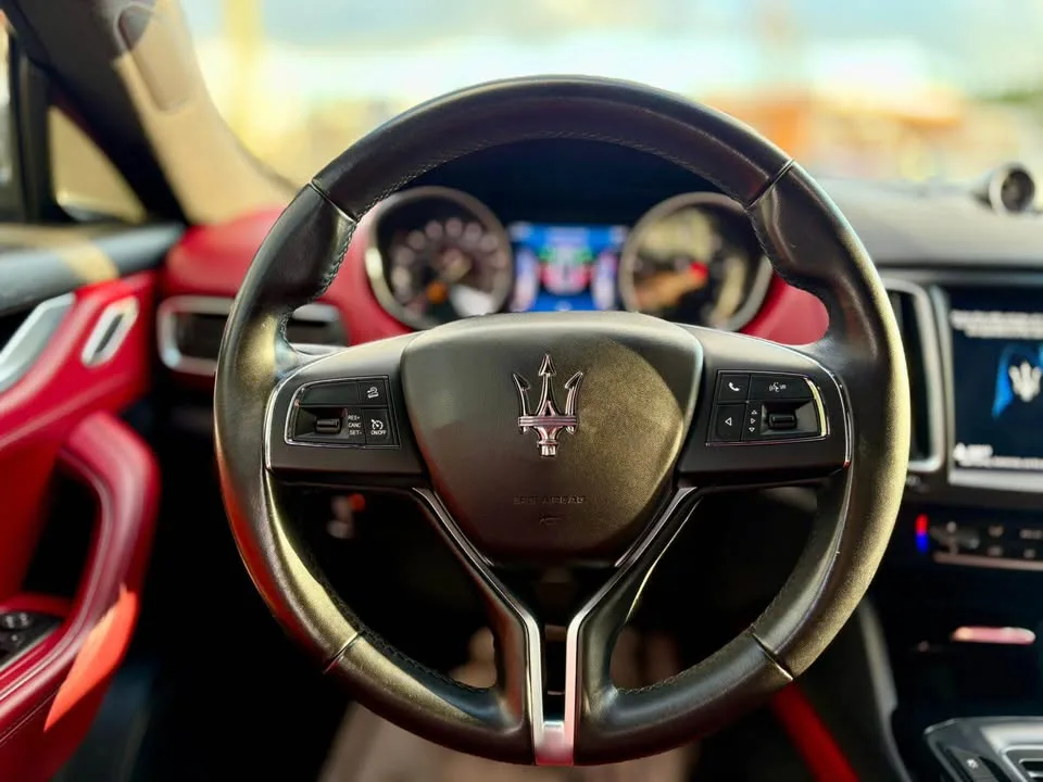 2017 Maserati Levante · Levante image indicator(10)